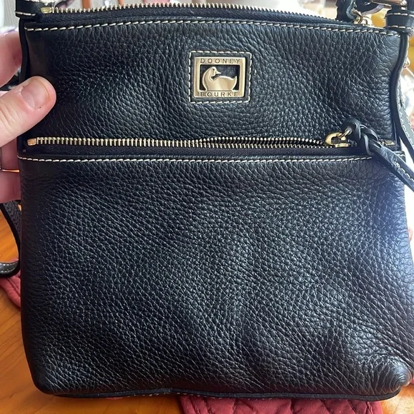 Dooney & Bourke Black Leather Purse with adjustable shoulder strap - Picture 2 of 4